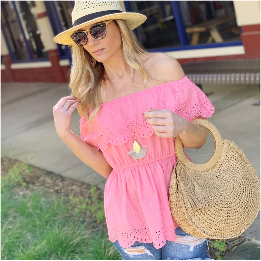 ✨LAST ONE✨Pink eyelet off Shoulder Top - Picture 4 of 4